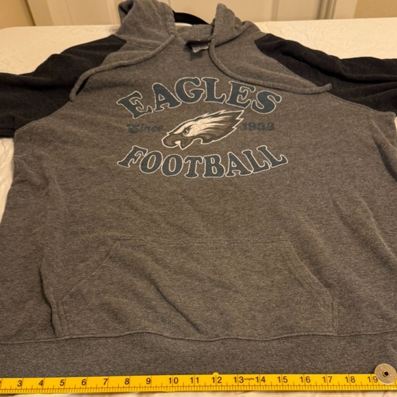 NFL Team Apparel Women’s Philadelphia Eagles Raglan Hoodie - Picture 5 of 9